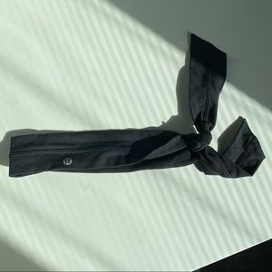 Black lululemon headband
